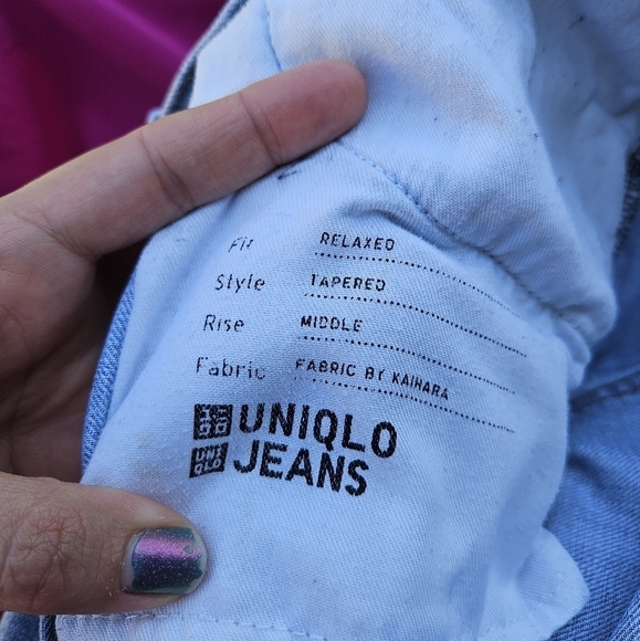 Uniqlo light wash mid-rise relaxed fit jeans busted knees size 10/30 28.5 inseam - Picture 6 of 6